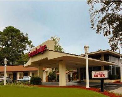 Azalea Inn & Suites Wilmington Exterior photo